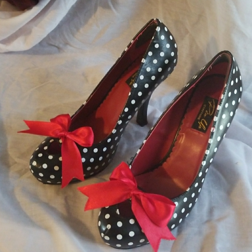 Pin up couture brand polka dot heels red bow sz8
